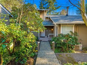 1218 101st Place NE, Bellevue WA 98004