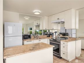 201 2nd Street S 103, Kirkland WA 98033