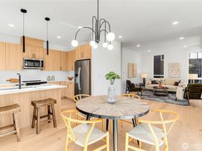 627 B W Emerson Street, Seattle WA 98119