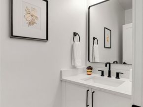 627 B W Emerson Street, Seattle WA 98119