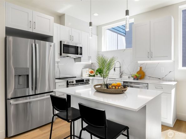 10533 B Stone Avenue N, Seattle WA 98133