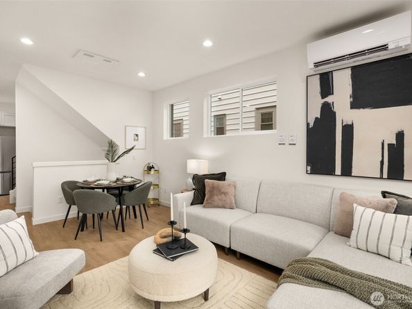 2105 SW Genesee Street SW, Seattle WA 98106