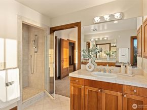 8281 W Mercer Way, Mercer Island WA 98040