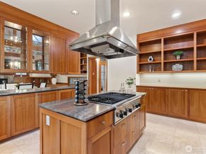 8281 W Mercer Way, Mercer Island WA 98040