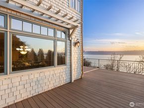 8281 W Mercer Way, Mercer Island WA 98040