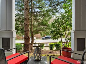 5589 Lakemont Boulevard SE 1702, Bellevue WA 98006