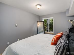 5589 Lakemont Boulevard SE 1702, Bellevue WA 98006