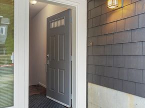 5589 Lakemont Boulevard SE 1702, Bellevue WA 98006