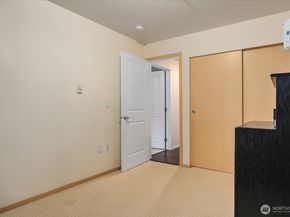 5589 Lakemont Boulevard SE 1702, Bellevue WA 98006