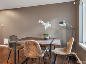 5589 Lakemont Boulevard SE 1702, Bellevue WA 98006