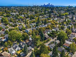2561 10th Avenue W, Seattle WA 98119