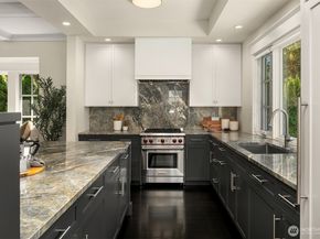 2561 10th Avenue W, Seattle WA 98119