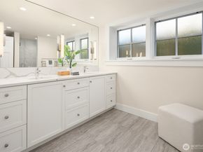 2561 10th Avenue W, Seattle WA 98119