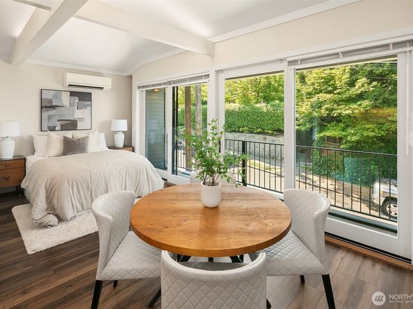 2561 10th Avenue W, Seattle WA 98119