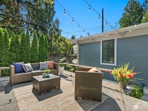 2561 10th Avenue W, Seattle WA 98119