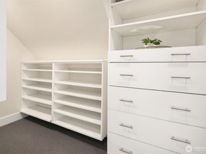 2561 10th Avenue W, Seattle WA 98119