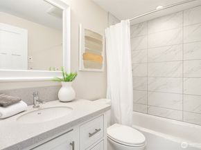 2561 10th Avenue W, Seattle WA 98119