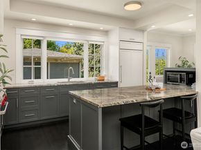 2561 10th Avenue W, Seattle WA 98119