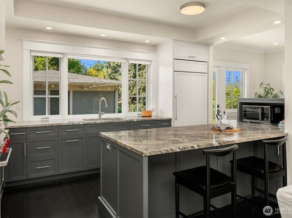 2561 10th Avenue W, Seattle WA 98119