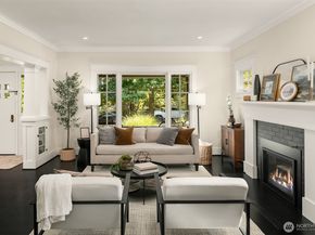 2561 10th Avenue W, Seattle WA 98119