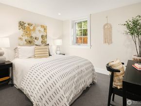 2561 10th Avenue W, Seattle WA 98119