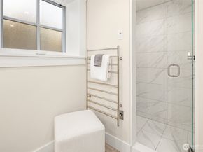 2561 10th Avenue W, Seattle WA 98119