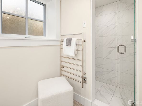 2561 10th Avenue W, Seattle WA 98119