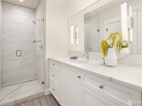 2561 10th Avenue W, Seattle WA 98119