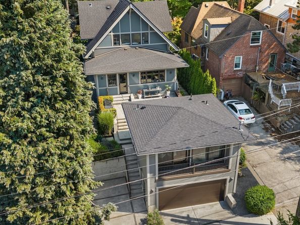 2561 10th Avenue W, Seattle WA 98119