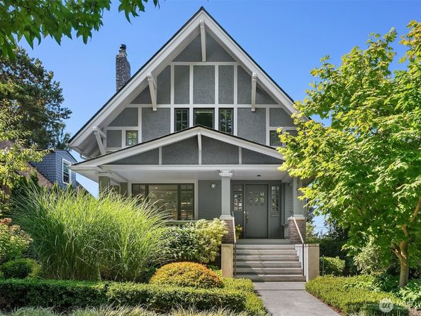 2561 10th Avenue W, Seattle WA 98119