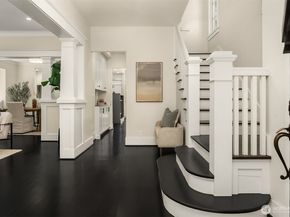 2561 10th Avenue W, Seattle WA 98119