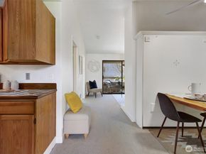 9512 1st Avenue NE 402, Seattle WA 98115