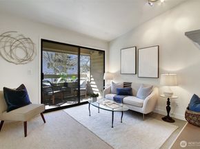 9512 1st Avenue NE 402, Seattle WA 98115