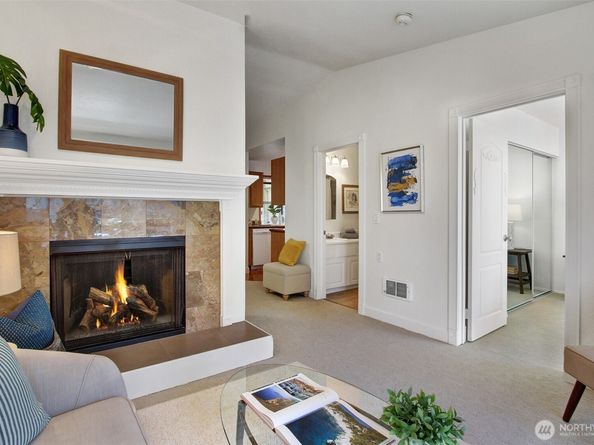 9512 1st Avenue NE 402, Seattle WA 98115