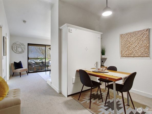 9512 1st Avenue NE 402, Seattle WA 98115