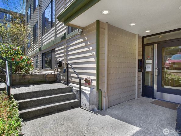 9512 1st Avenue NE 402, Seattle WA 98115