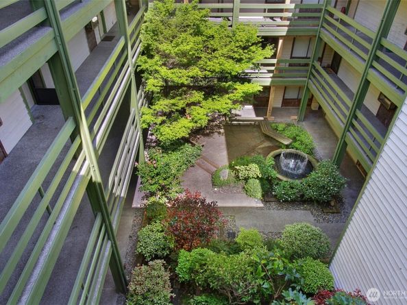 9512 1st Avenue NE 402, Seattle WA 98115