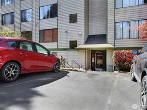 9512 1st Avenue NE 402, Seattle WA 98115