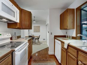 9512 1st Avenue NE 402, Seattle WA 98115