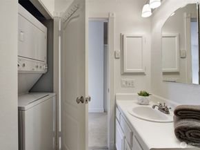 9512 1st Avenue NE 402, Seattle WA 98115