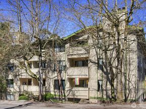 9512 1st Avenue NE 402, Seattle WA 98115