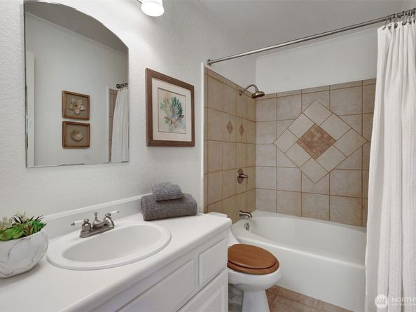 9512 1st Avenue NE 402, Seattle WA 98115