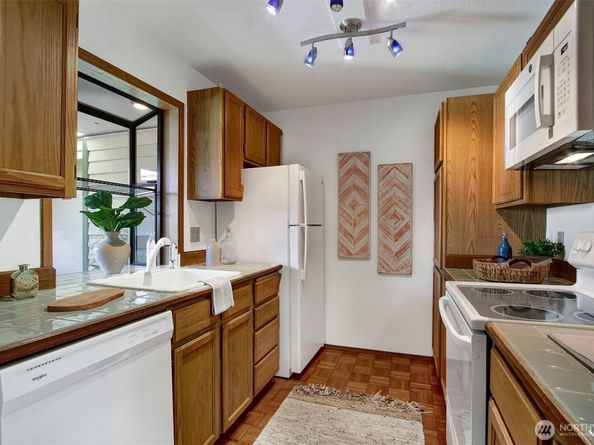 9512 1st Avenue NE 402, Seattle WA 98115