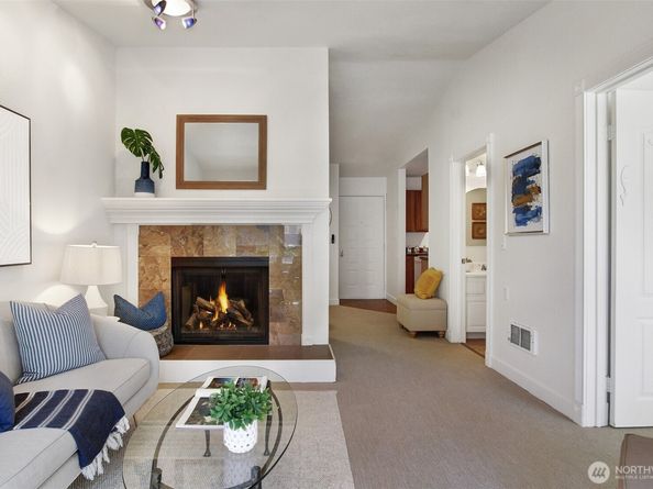 9512 1st Avenue NE 402, Seattle WA 98115