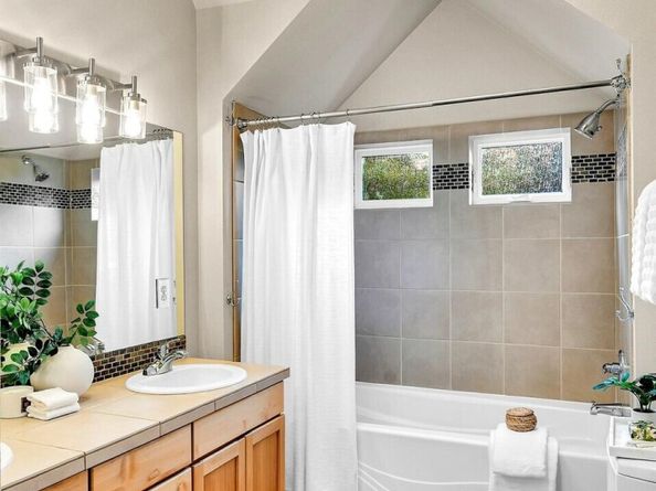 1828 27th Avenue B, Seattle WA 98122