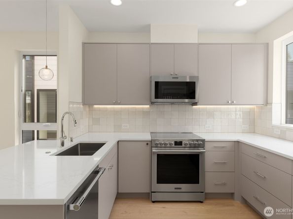 9219 A 14th Avenue NW, Seattle WA 98117