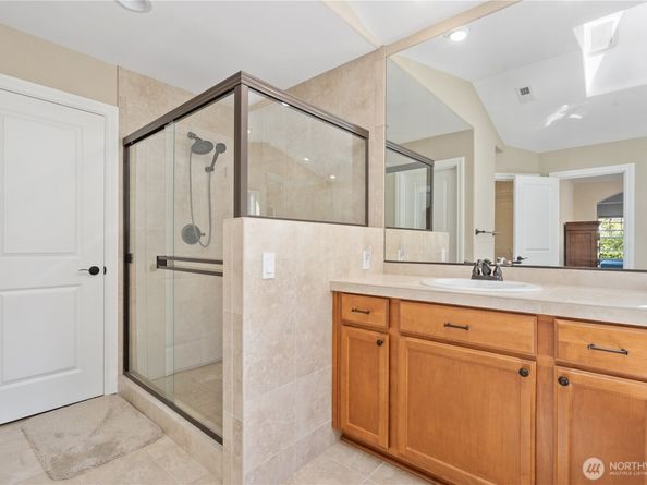 762 Ilwaco Place NE, Renton WA 98059