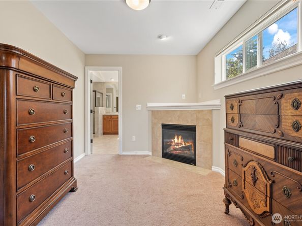 762 Ilwaco Place NE, Renton WA 98059