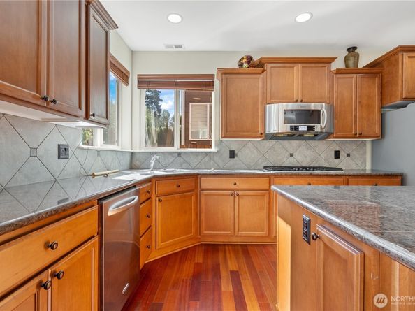 762 Ilwaco Place NE, Renton WA 98059