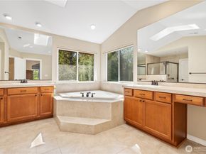 762 Ilwaco Place NE, Renton WA 98059